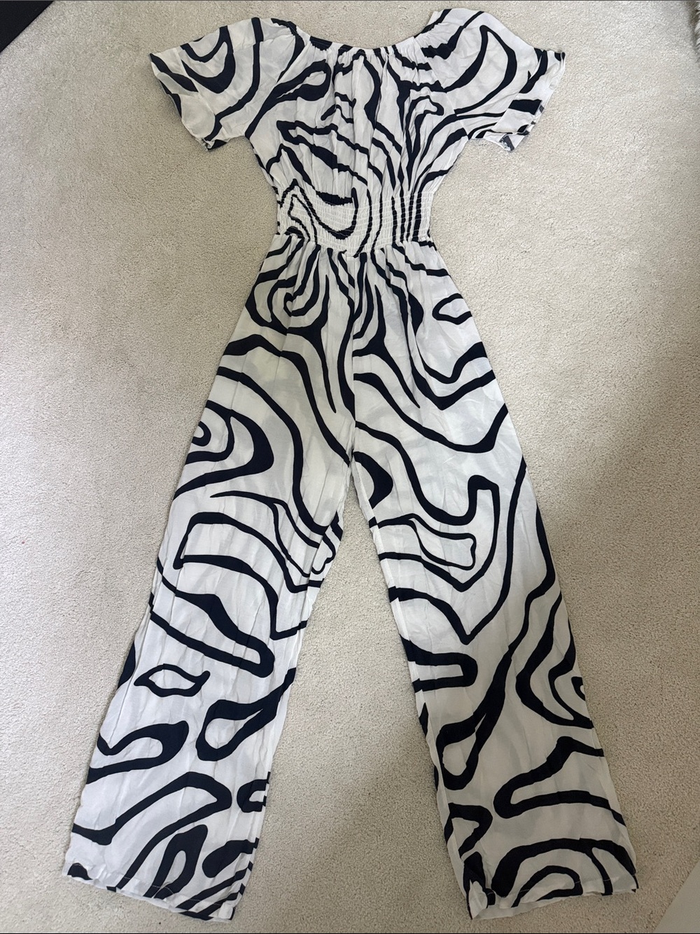 Kindred Navy & White Zebra-Print Elastic Off-Shoulder and Waist Jumpsuit